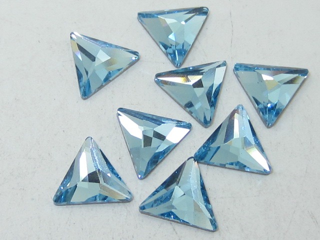 12 pcs. COSMIC DELTA 7.5mm AQUAMARINE FLATBACK European Rhinestones